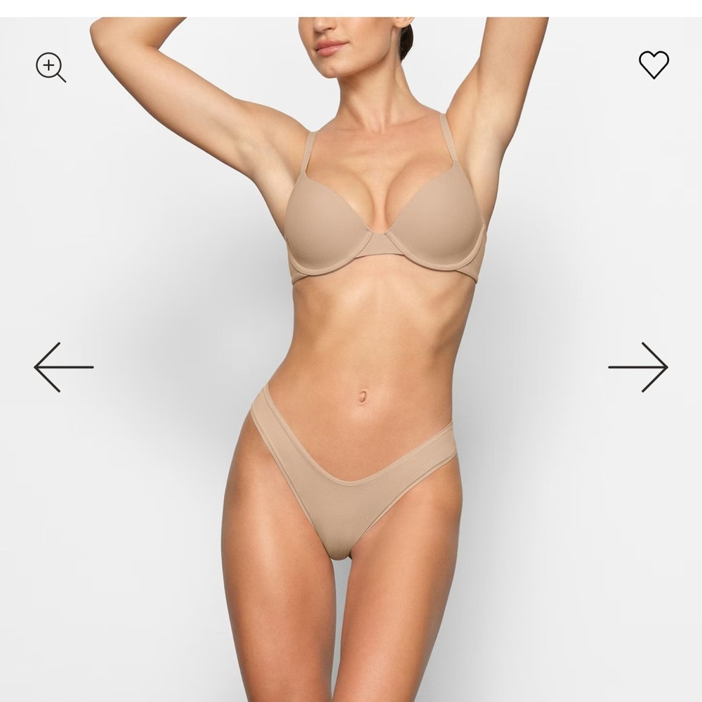 SKIMS Fits Everybody T Shirt Bra